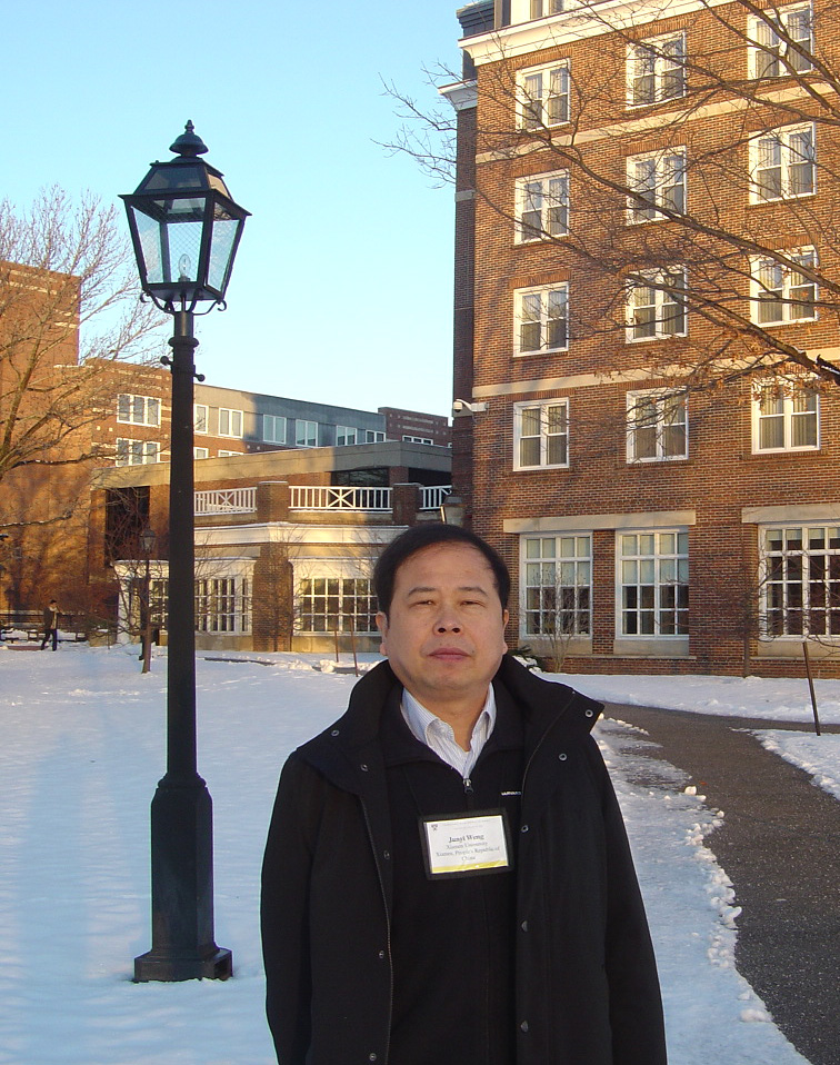 图1 翁君奕参加哈佛商学院案例教学培训.png